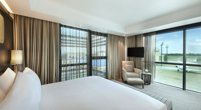 Двухместный люкс Deluxe Legend Hotel Lagos Airport, Curio Collection By Hilton
