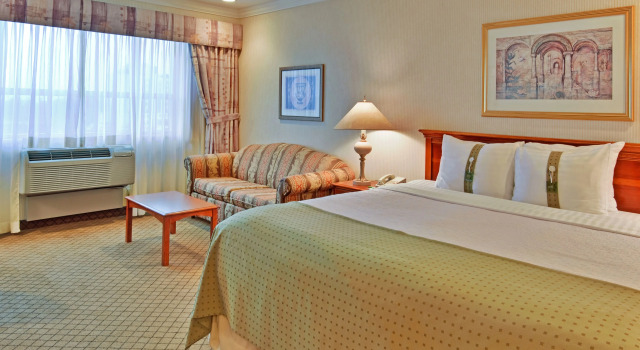 Двухместный номер Standard Holiday Inn & Suites Oakville at Bronte by IHG