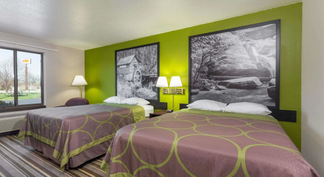 Четырёхместный номер Standard Super 8 by Wyndham Germantown/Milwaukee
