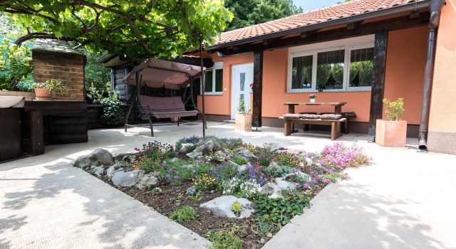 Коттедж Comfort Garden House