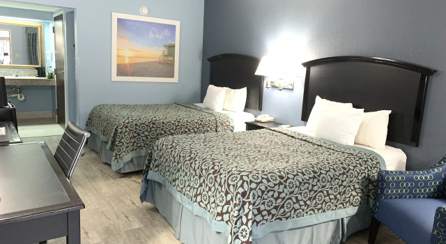Четырёхместный номер Standard Days Inn by Wyndham Weldon Roanoke Rapids