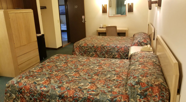 Четырёхместный номер Standard Gatehouse Motel