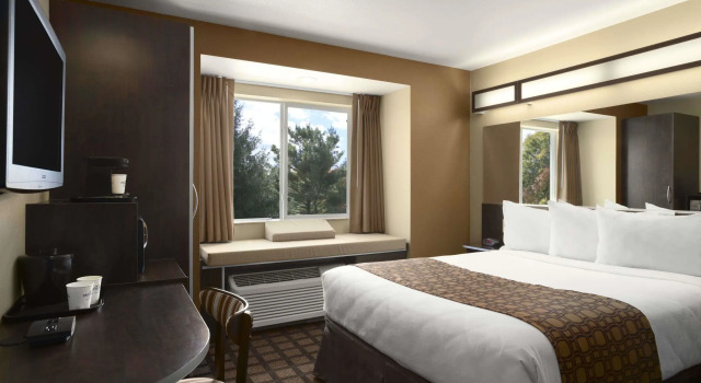 Четырёхместный номер Standard Microtel Inn & Suites by Wyndham Odessa TX