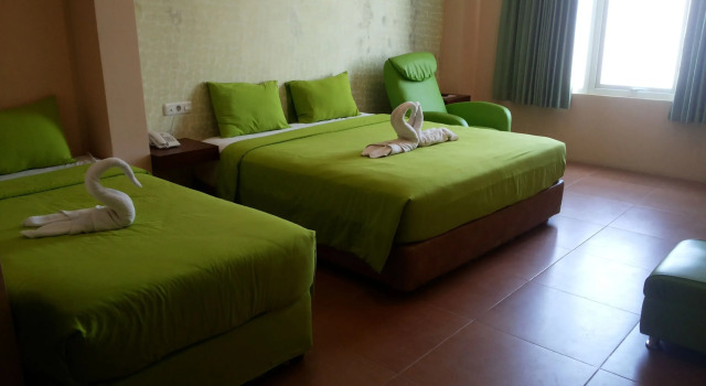 Полулюкс RedDoorz Plus near Pelabuhan Makassar