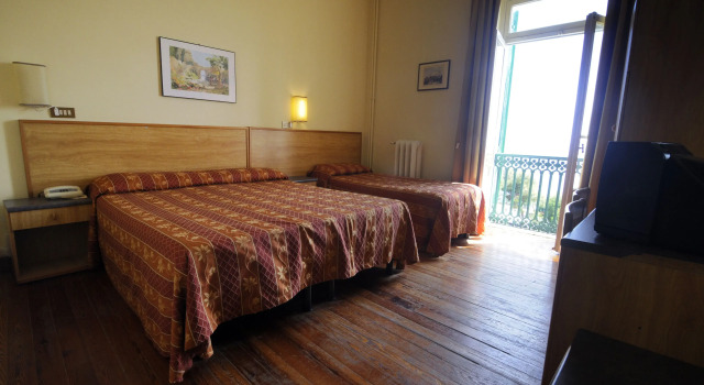 Трёхместный номер Standard с видом на море Hotel Petit Royal