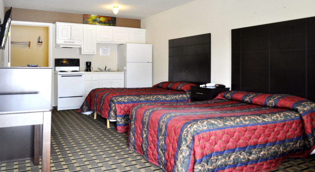 Четырёхместный люкс Andrews Motor Inn