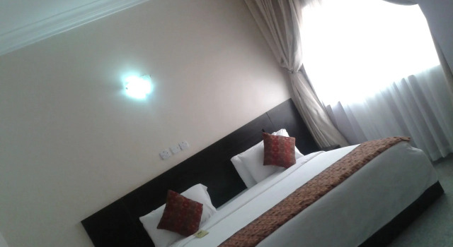 Полулюкс Jades Hotel