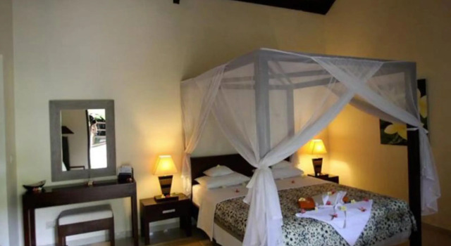 Номер Deluxe Frangipani Beach Hotel