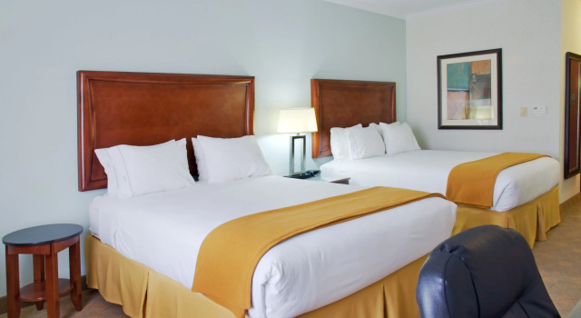 Четырёхместный номер Standard Holiday Inn Express Hotel & Suites Lufkin South by IHG