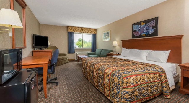 Двухместный номер Standard Days Inn by Wyndham Columbus IN