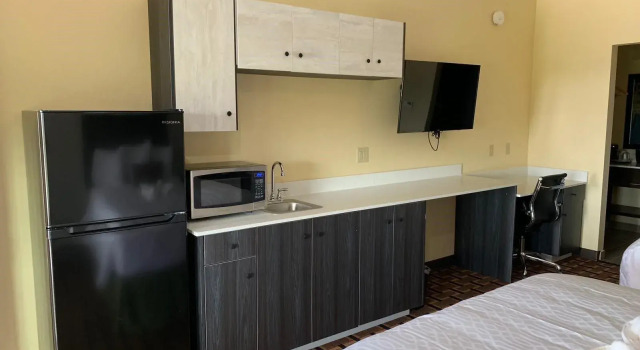 Люкс Deluxe HomeStay Inn & Suites Edinburg