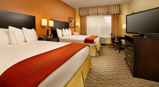 Четырёхместный номер Standard Holiday Inn Express & Suites Manassas by IHG