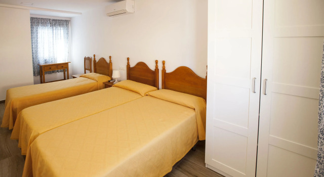 Трёхместный номер Standard Sun Serramar Boutique Hostal