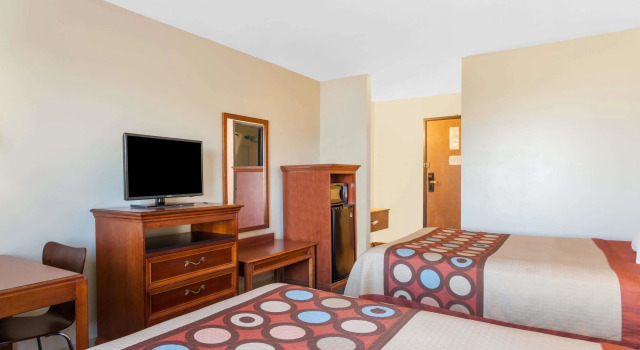 Четырёхместный номер Standard Super 8 by Wyndham Imlay City
