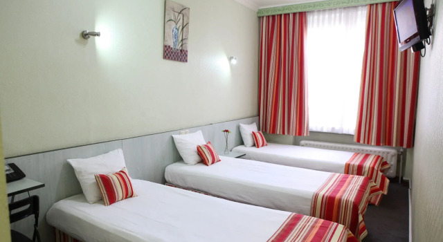 Трёхместный номер Standard Hotel de France
