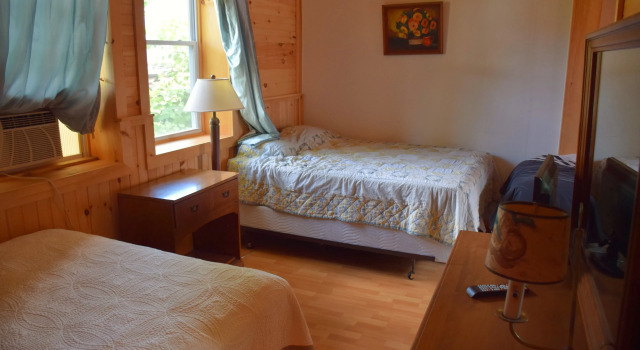 Четырёхместный номер Standard Townhouse Hotel