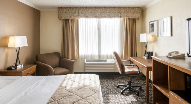 Двухместный номер Standard Clarion Hotel Detroit Metro Airport