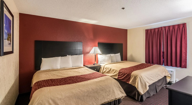 Четырёхместный люкс Standard Red Roof Inn & Suites Pensacola-NAS Corry