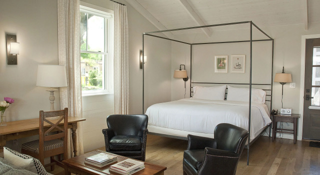 Кровать в общем номере Los Poblanos Historic Inn & Organic Farm