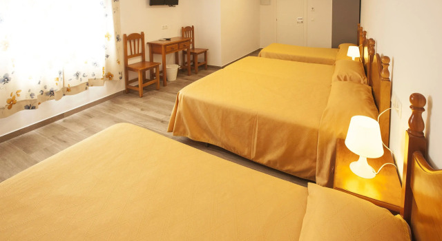 Четырёхместный номер Standard Sun Serramar Boutique Hostal