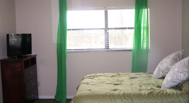 Коттедж с 4 комнатами Sunsplash Vacation Homes