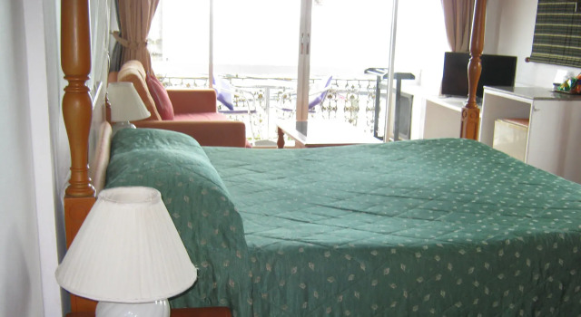 Номер Deluxe с балконом и с видом на бассейн Orchid Hotel and Spa Kalim Bay