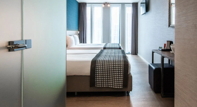 Четырёхместный номер Melrose Hotel