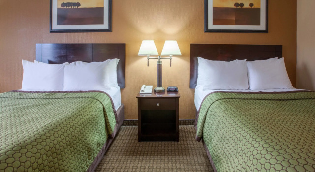 Четырёхместный номер Standard с балконом Quality Inn & Suites Richfield