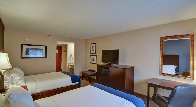 Четырёхместный номер Standard Keene Elm City Hotel, an Ascend Collection Hotel