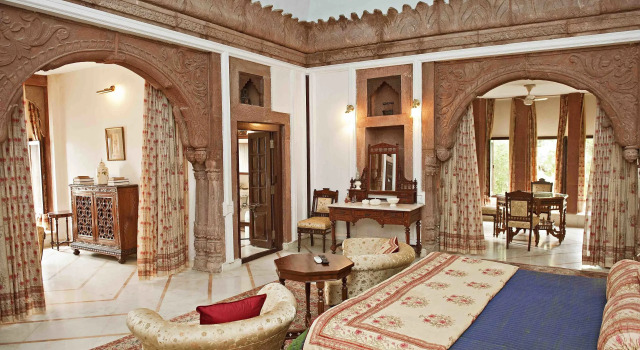 Люкс WelcomHeritage Bal Samand Lake Palace