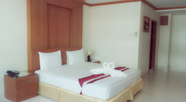 Номер Superior с балконом и с видом на море Seaview Sriracha Hotel