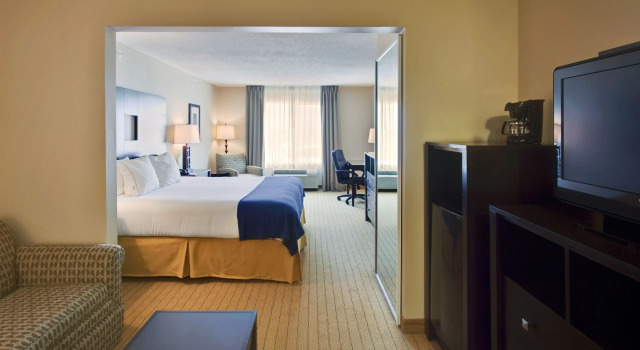 Двухместный люкс Holiday Inn Express Hotel & Suites Albuquerque Airport by IHG