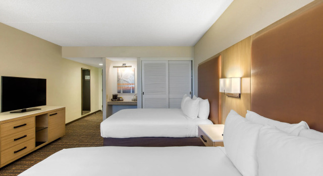 Четырёхместный номер Standard DoubleTree by Hilton Golf Resort Palm Springs