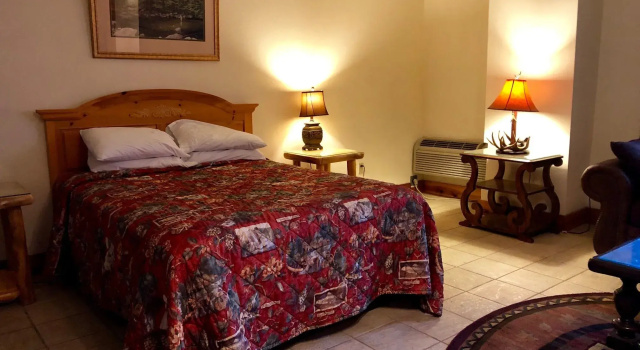 Четырёхместный люкс Riverchase Lodge