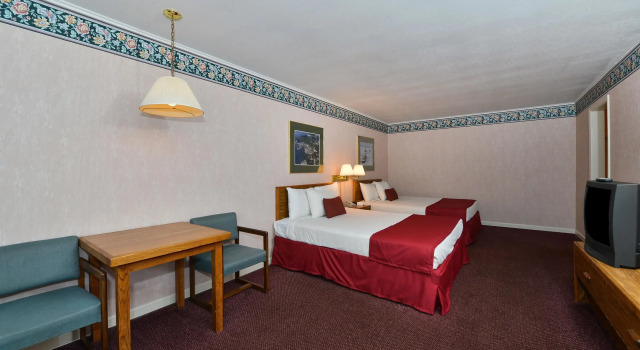 Четырёхместный номер Standard Travelodge by Wyndham Mackinaw City