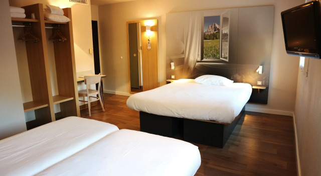 Четырёхместный номер Standard B&B HOTEL SAINT-JEAN de Maurienne
