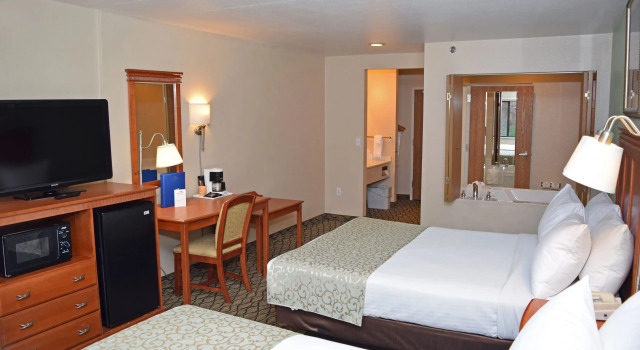 Четырёхместный номер Standard Beachfront Hotel Houghton Lake
