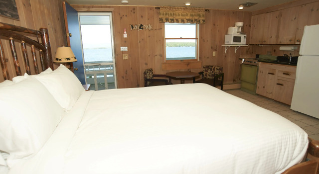 Двухместный номер Standard с видом на озеро Belknap Point Inn