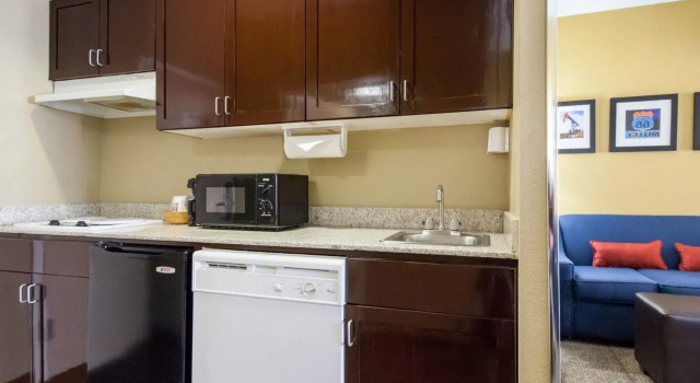 Люкс Comfort Suites Tulsa Central