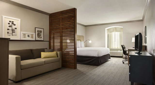 Двухместный люкс Country Inn & Suites by Radisson, Metairie New Orleans , LA