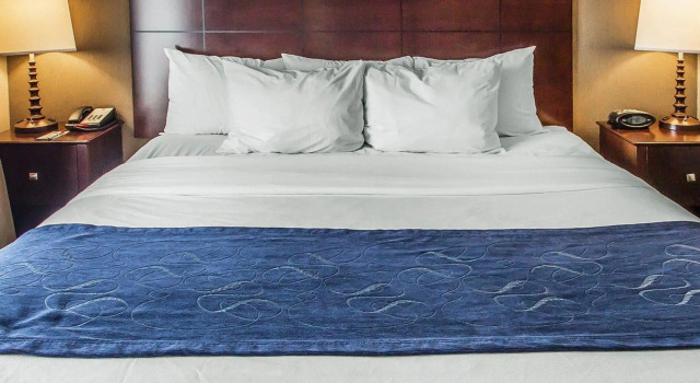 Двухместный люкс Comfort Suites Hudson I-94
