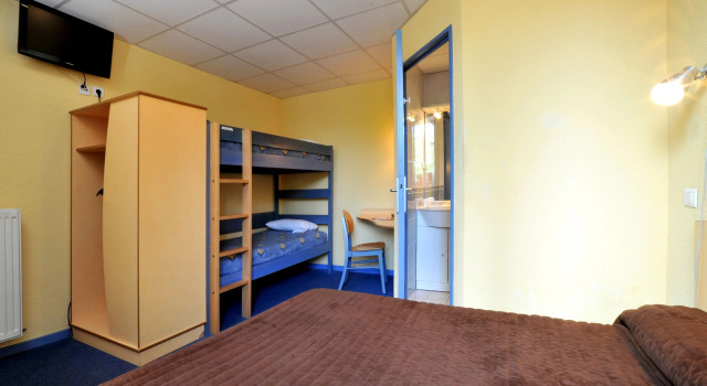 Четырёхместный номер Standard Hôtel & Résidence Avermes