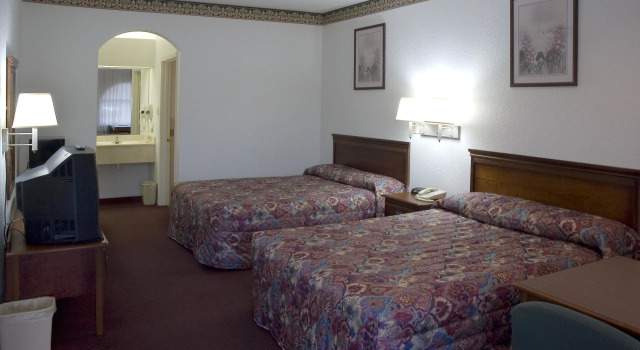 Четырёхместный номер Standard Budget Host, Hempstead Inn