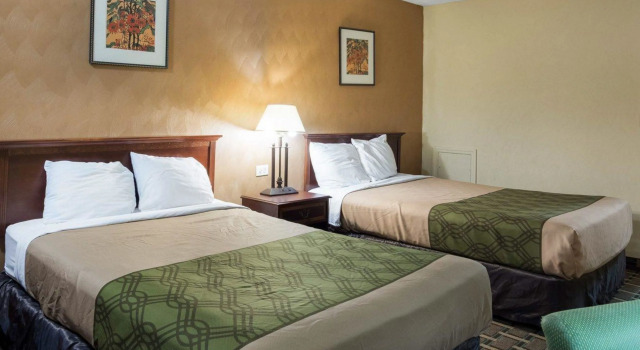 Четырёхместный номер Standard Econo Lodge Virginia Beach Town Center