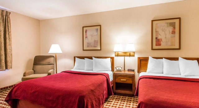 Четырёхместный люкс Quality Inn & Suites Marion