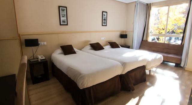 Трёхместный номер Standard Hotel Suites Feria de Madrid