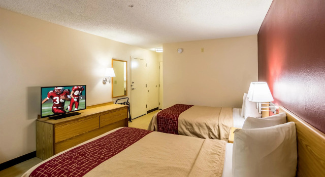 Четырёхместный номер Standard Red Roof Inn Phoenix North - I-17 at Bell Rd