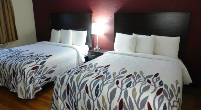 Четырёхместный номер Standard Red Roof Inn Des Moines