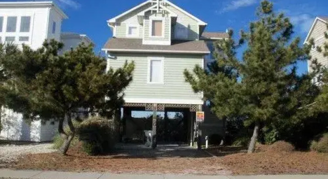 Marsh Manor 3 Br home by RedAwning