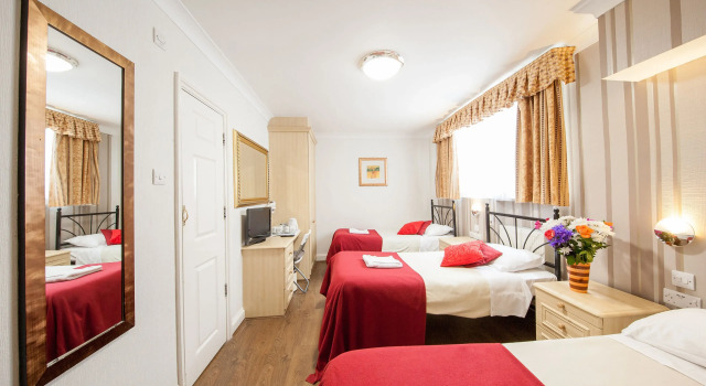 Четырёхместный номер Economy Fairway Hotel